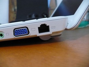 A bateria que acompanha o Mobo White levanta a traseira do micro