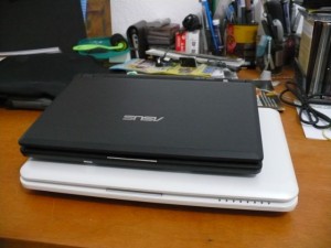 Mobo White (embaixo) e EeePC 701