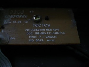 Detalhe de silk na placa com o conector A/V