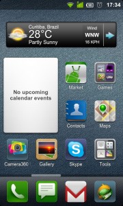 Na tela inicial, ícones e widgets ficam lado-a-lado